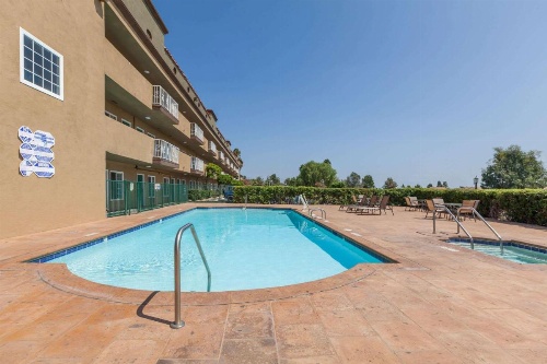 Travelodge by Wyndham Sylmar CA image 12