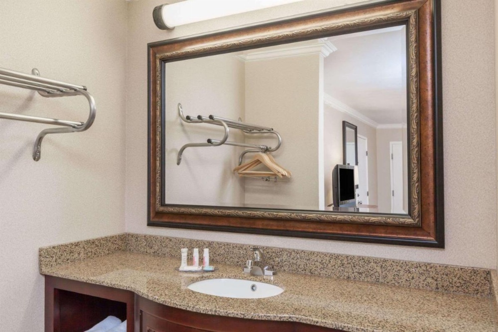 Travelodge by Wyndham Sylmar CA